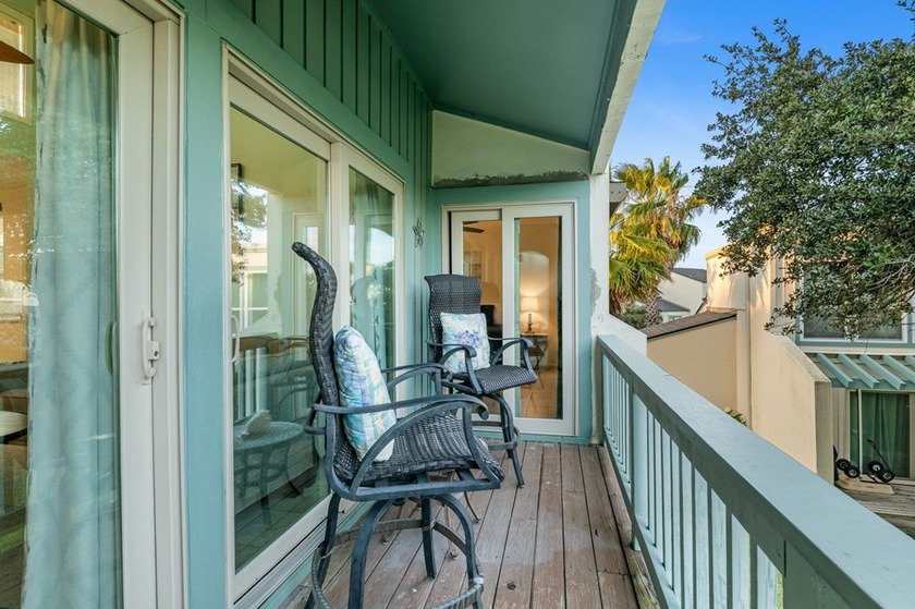 Welcome to coastal living in beautiful Rockport, Texas! This - photo 3