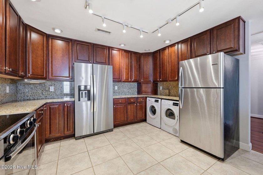 Feel like you're on top of the world in this spectacular custom - photo 17