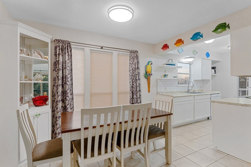 Welcome to coastal living in beautiful Rockport, Texas! This - photo 8