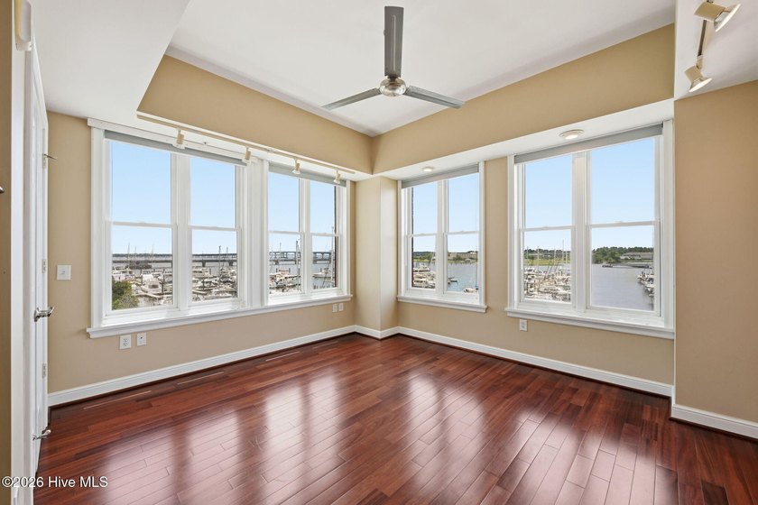 Feel like you're on top of the world in this spectacular custom - photo 23