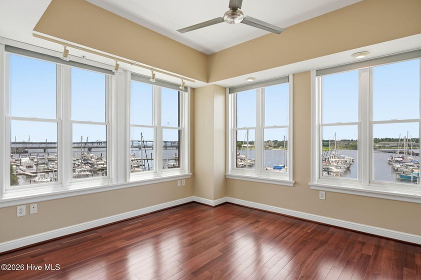 Feel like you're on top of the world in this spectacular custom - photo 24
