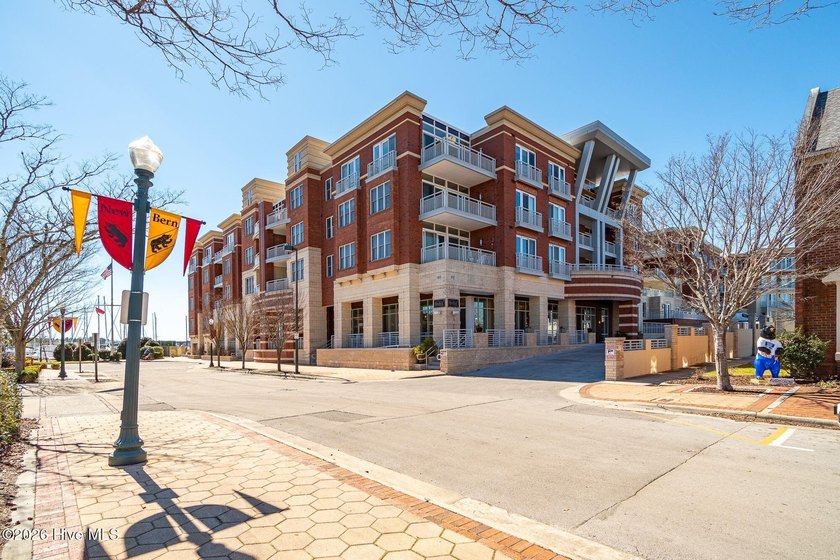 Feel like you're on top of the world in this spectacular custom - photo 28