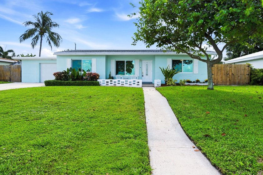Lakefront living at its finest! Enjoy breathtaking panoramic - photo 4