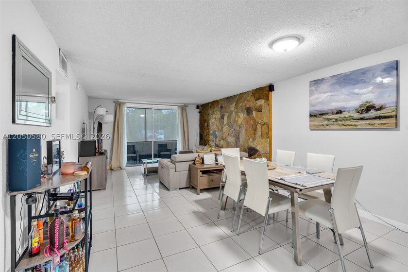 First-floor condo in the desirable Summit Chase community - photo 4