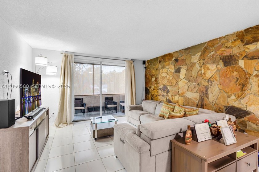 First-floor condo in the desirable Summit Chase community - photo 5