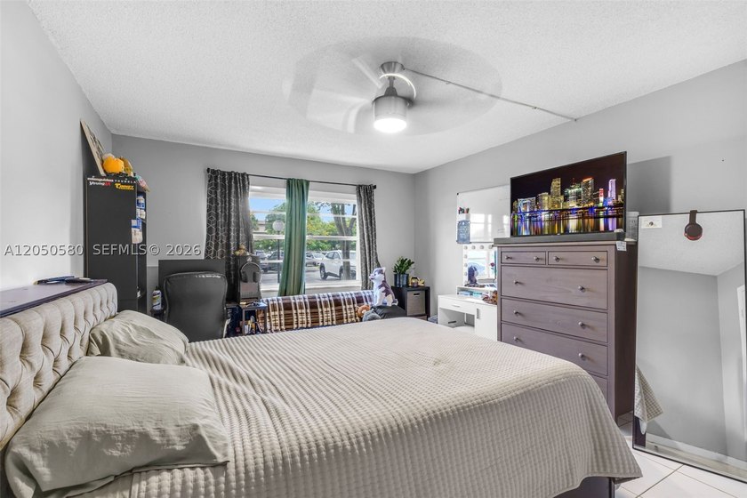 First-floor condo in the desirable Summit Chase community - photo 8