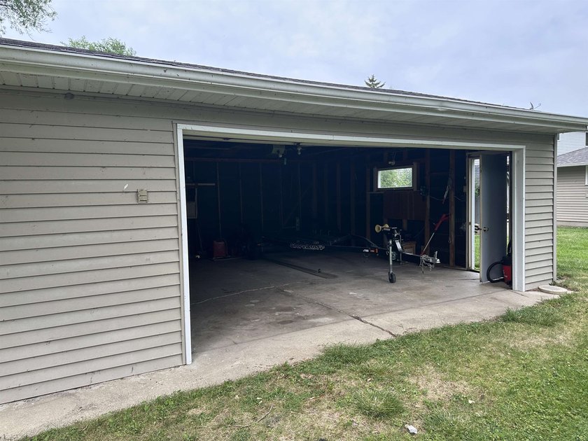 This is a great buy for anyone wanting to enjoy Fox Lake . Boat - photo 14