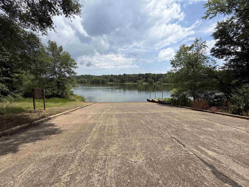 Escape to peaceful East Texas living in this charming 3-bedroom - photo 19