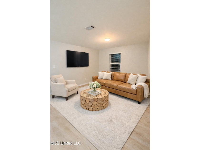 Well-designed single-family home featuring open-concept living - photo 3