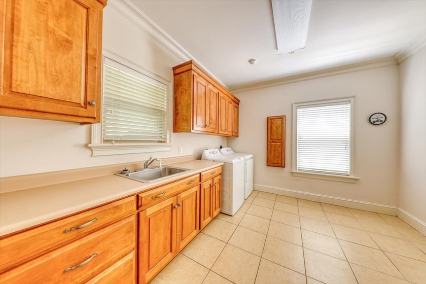 OPEN HOUSE MAY 17th 1-3 pm! A stunning country estate sited on 7 - photo 36
