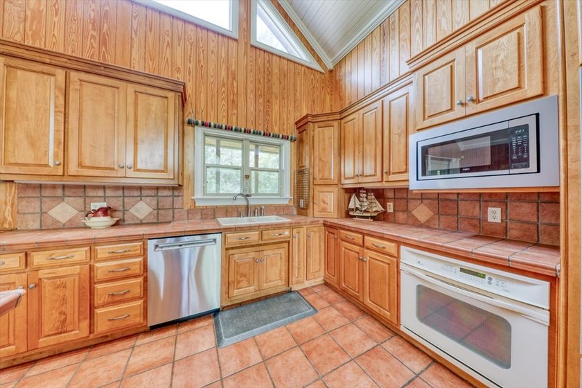OPEN HOUSE MAY 17th 1-3 pm! A stunning country estate sited on 7 - photo 44