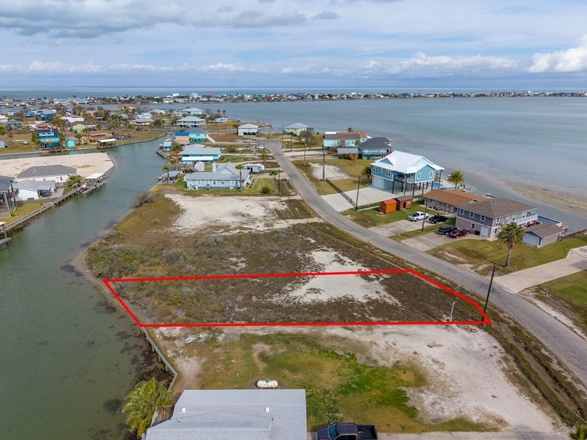 Canal-front lot with quick access to Copano Bay via Salt Lake - photo 3