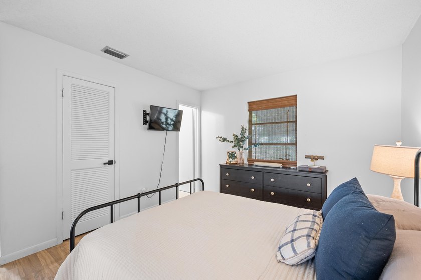 Modernized, Move-In Ready Gem on a Huge Quarter-Acre Lot! - photo 11