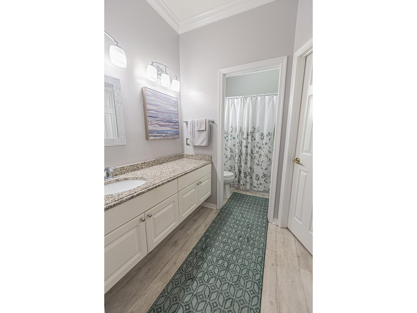 Gorgeous updated 2/2/2 with flex room with high-end finishes - photo 12
