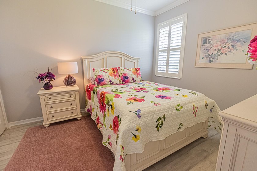 Gorgeous updated 2/2/2 with flex room with high-end finishes - photo 13