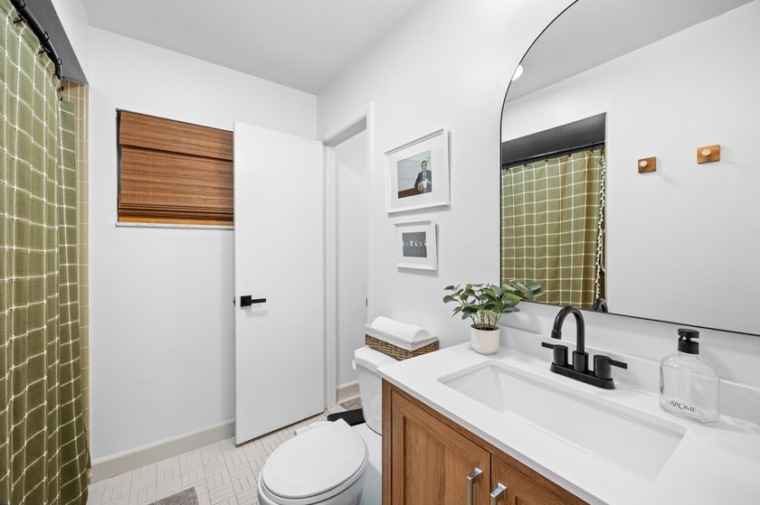 Modernized, Move-In Ready Gem on a Huge Quarter-Acre Lot! - photo 14
