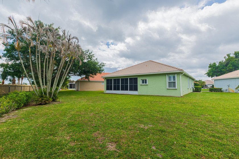 Gorgeous updated 2/2/2 with flex room with high-end finishes - photo 20