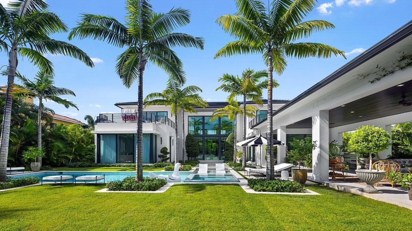 Beautifully finished and move-in ready, this like-new residence - photo 3