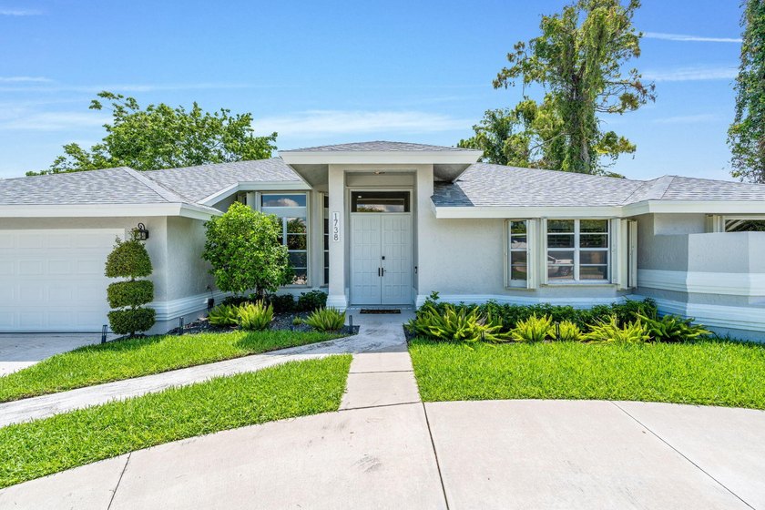 Welcome to this spacious single-story pool home in the - photo 7