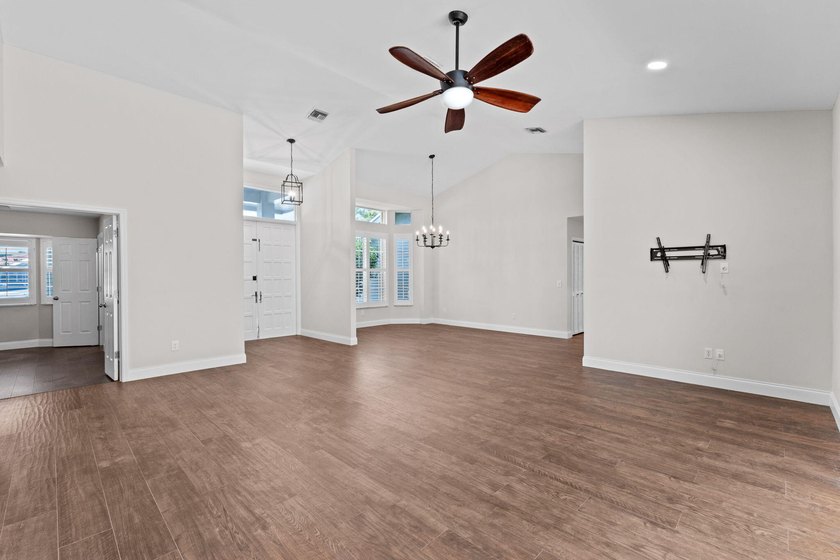 Welcome to this spacious single-story pool home in the - photo 10