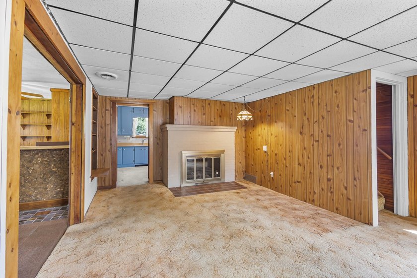Bring your vision to this charming lakefront home on beautiful - photo 15