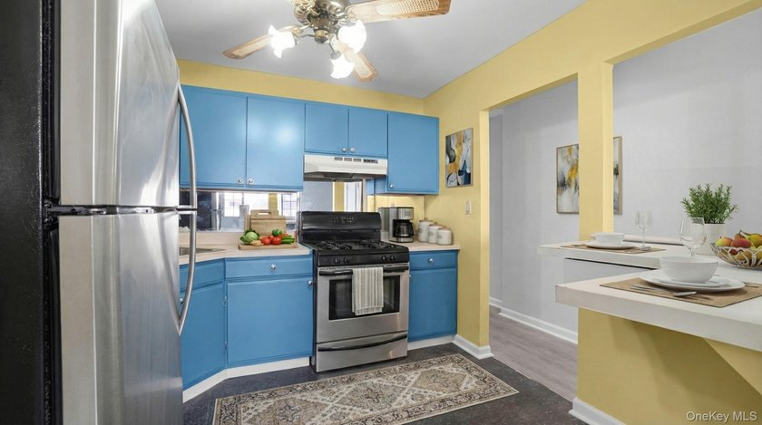 Fully renovated, modern appliances, beautiful, spacious - photo 17