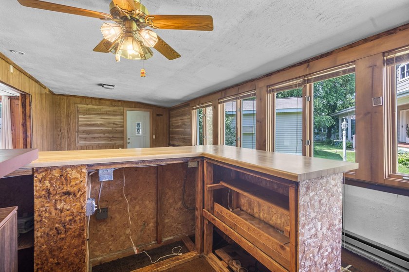 Bring your vision to this charming lakefront home on beautiful - photo 19