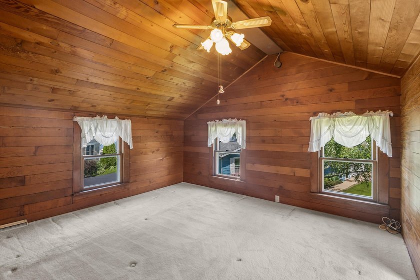 Bring your vision to this charming lakefront home on beautiful - photo 24