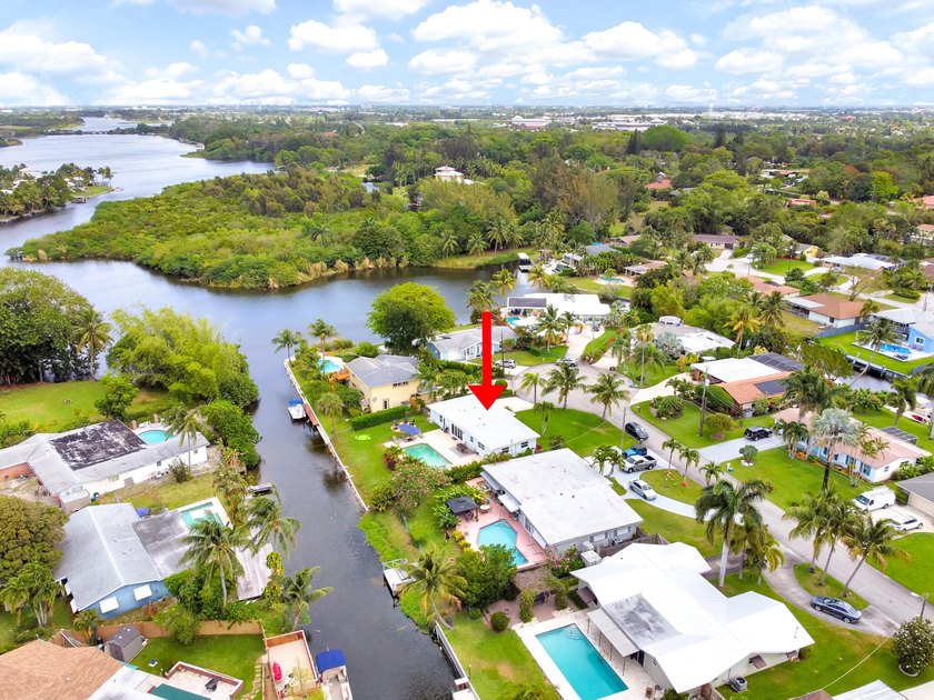 Enjoy the ultimate waterfront lifestyle in this exceptional - photo 25