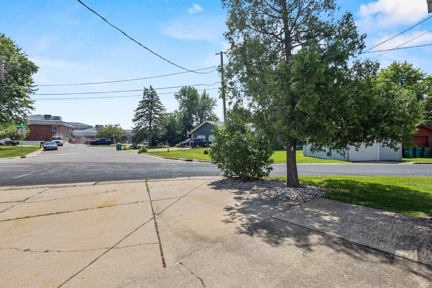 Bring your vision to this charming lakefront home on beautiful - photo 28