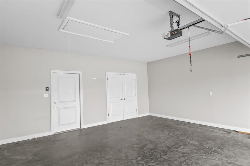 Welcome to Woodland Ridge! Built in 2022, this thoughtfully - photo 29