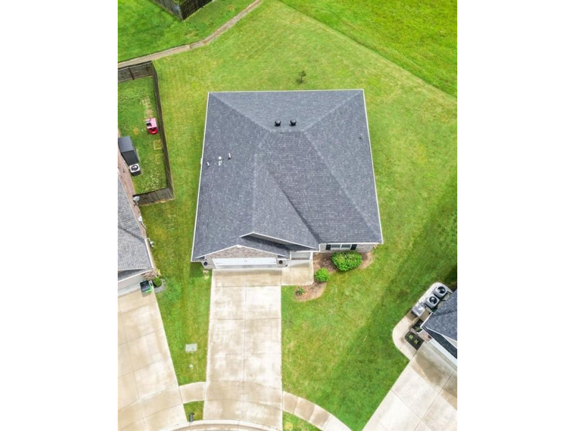 Welcome to Woodland Ridge! Built in 2022, this thoughtfully - photo 33