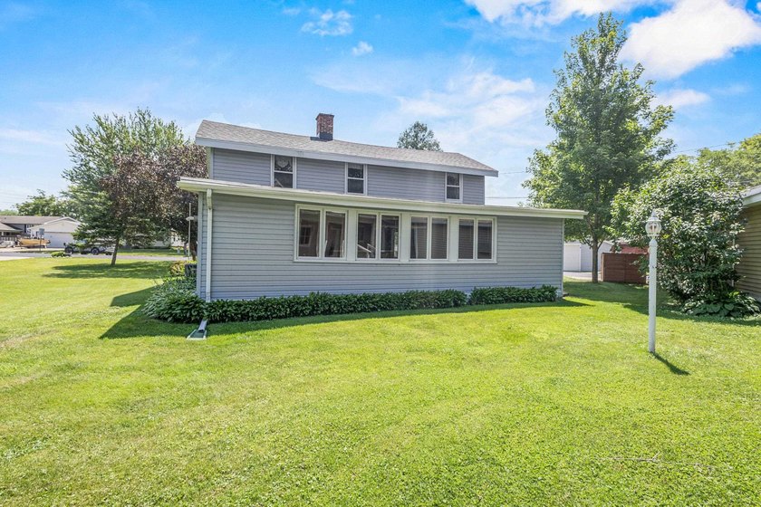 Bring your vision to this charming lakefront home on beautiful - photo 33