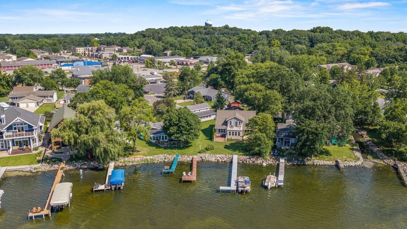 Bring your vision to this charming lakefront home on beautiful - photo 42