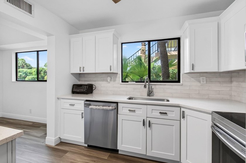 Welcome to easy living in the highly sought-after 55+ community - photo 9