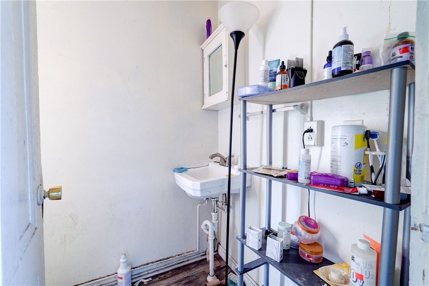 Great investment opportunity for shrewd investors or possible - photo 20