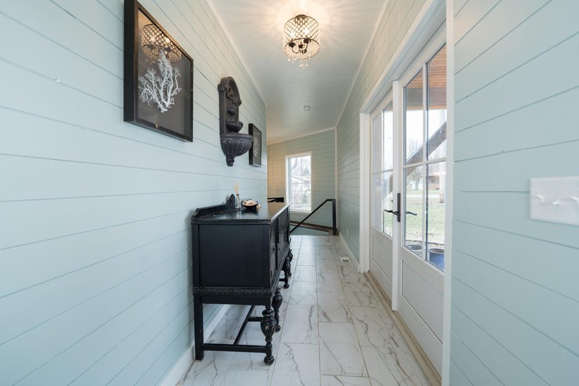 Stunning lake view luxury estate with dual living potential! - photo 5