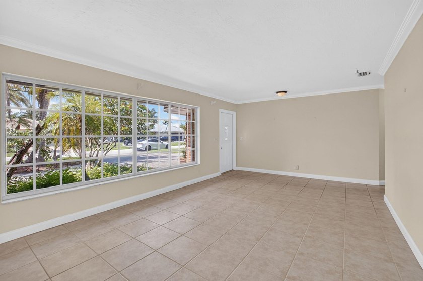 Exceptional waterfront opportunity in the highly desirable Bel - photo 6