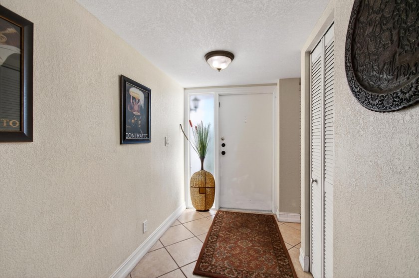 Beautiful upper level townhouse walking distance to the Club - photo 5