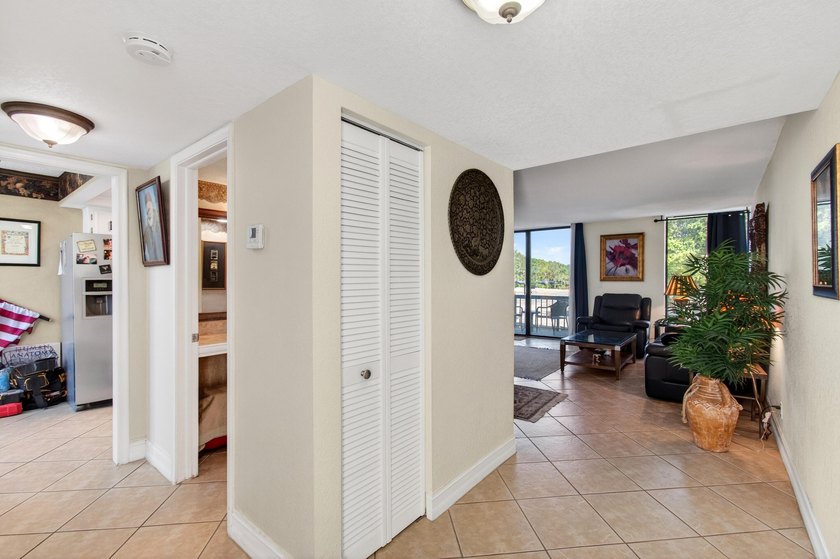 Beautiful upper level townhouse walking distance to the Club - photo 6
