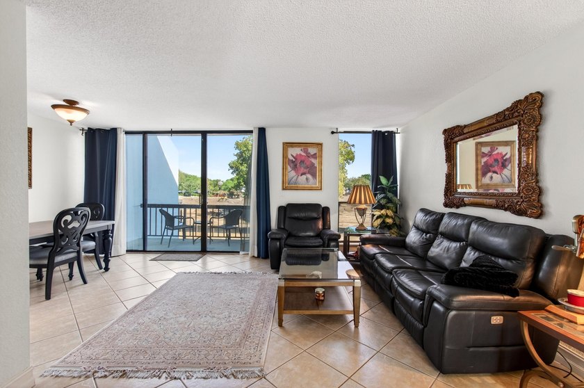 Beautiful upper level townhouse walking distance to the Club - photo 10