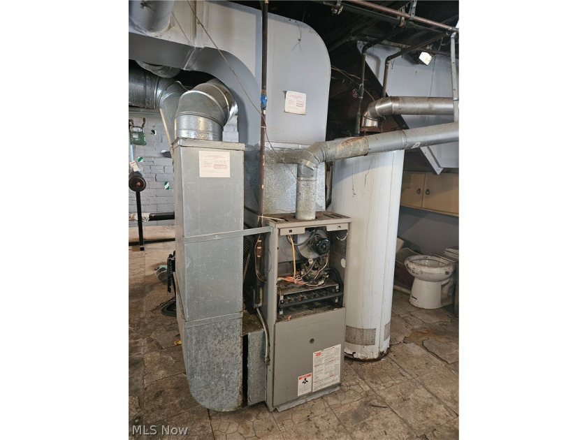 INVESTOR OPPORTUNITY! Whether you're looking to purchase your - photo 19