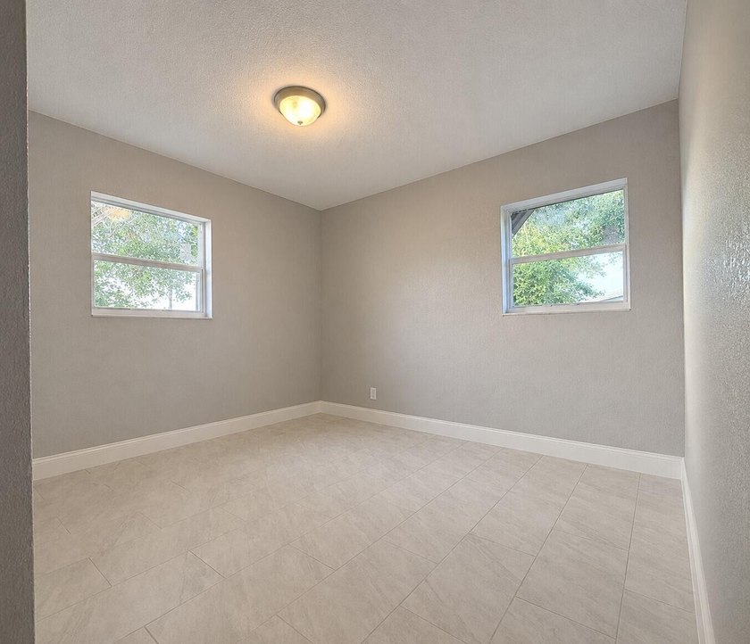 Beautifully Renovated 4-Bedroom, 2-Bath Home, No HOA! Discover - photo 7