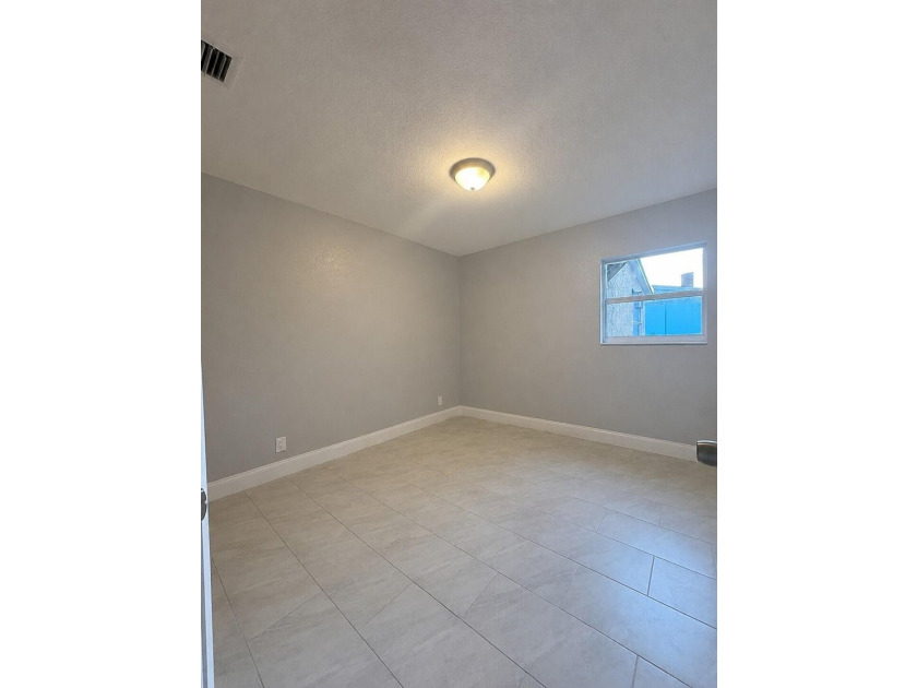 Beautifully Renovated 4-Bedroom, 2-Bath Home, No HOA! Discover - photo 8