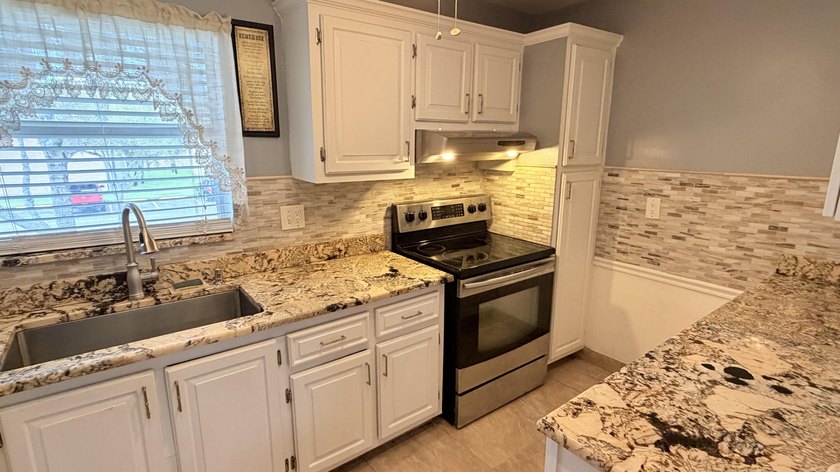 Wellmaintained 2ndfloor corner unit with a bright convertible - photo 11