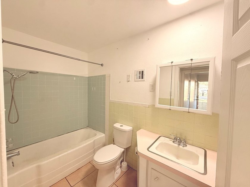 Investment opportunity in the heart of Rockport! This 2-bedroom - photo 8
