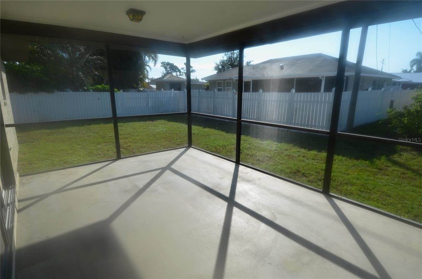 Virtually Staged. Desirable South Venice Home! This thoughtful 3 - photo 31
