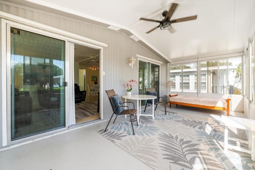 Welcome to this charming manufactured home located in Highland - photo 3