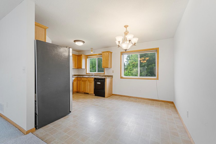 Looking for a move-in-ready end-unit townhome! Look no - photo 24