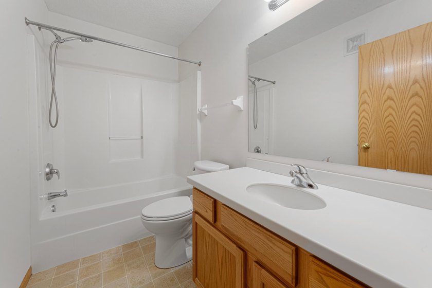 Looking for a move-in-ready end-unit townhome! Look no - photo 30